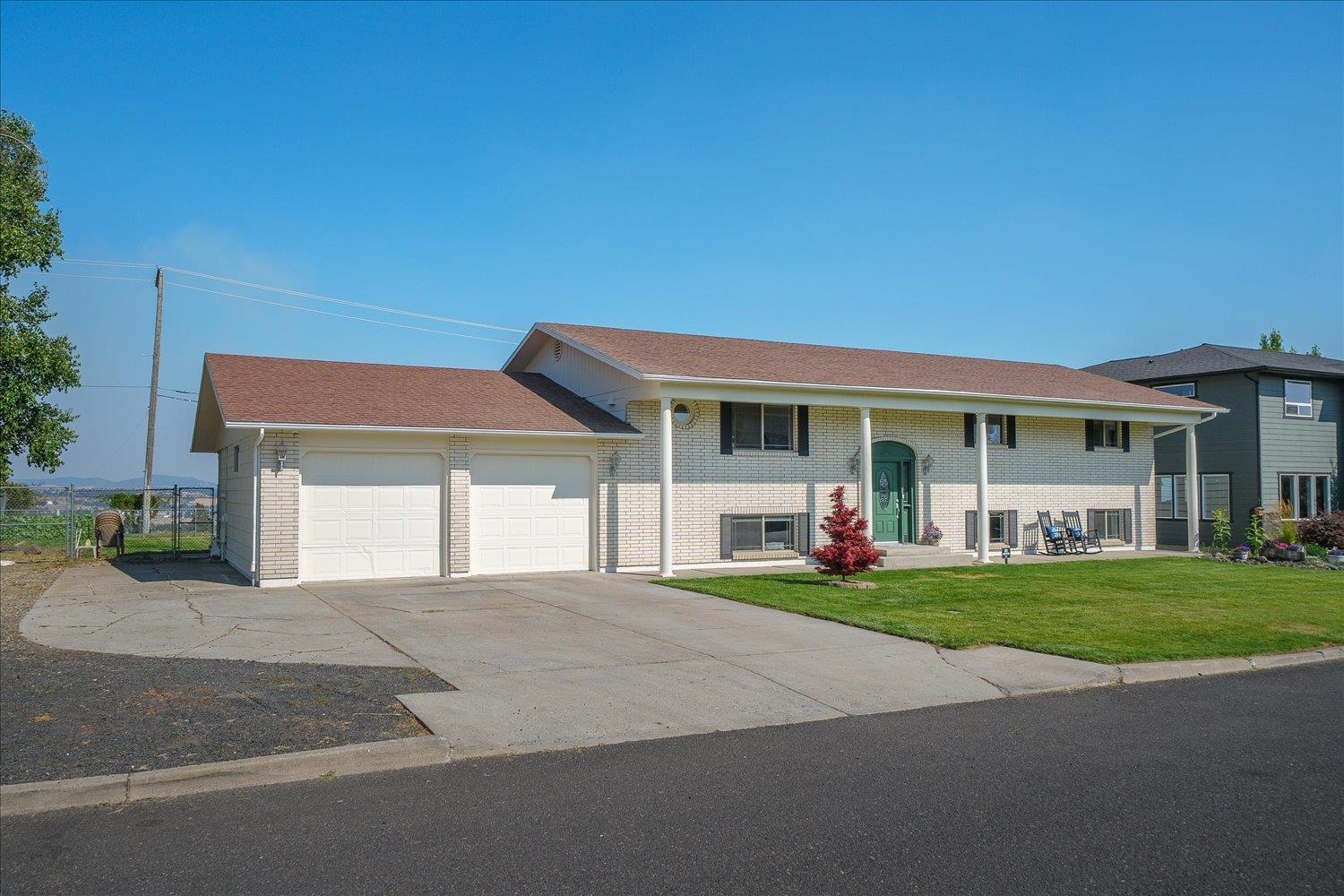 8116 N Panorama Dr